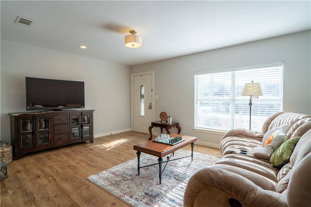 301 N Lewis St, Round Rock, TX 78664