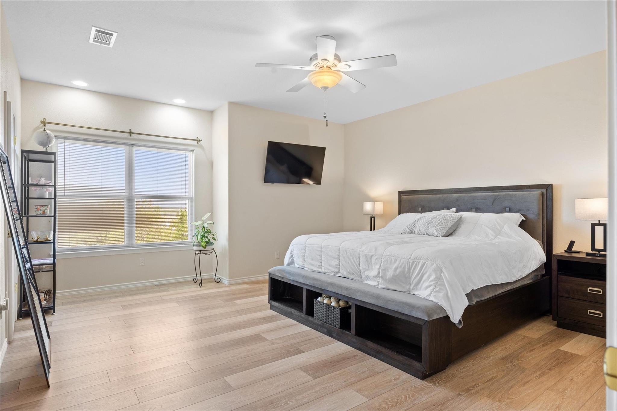 104 Kings Way Dr, Cottonwood Shores, TX 78657