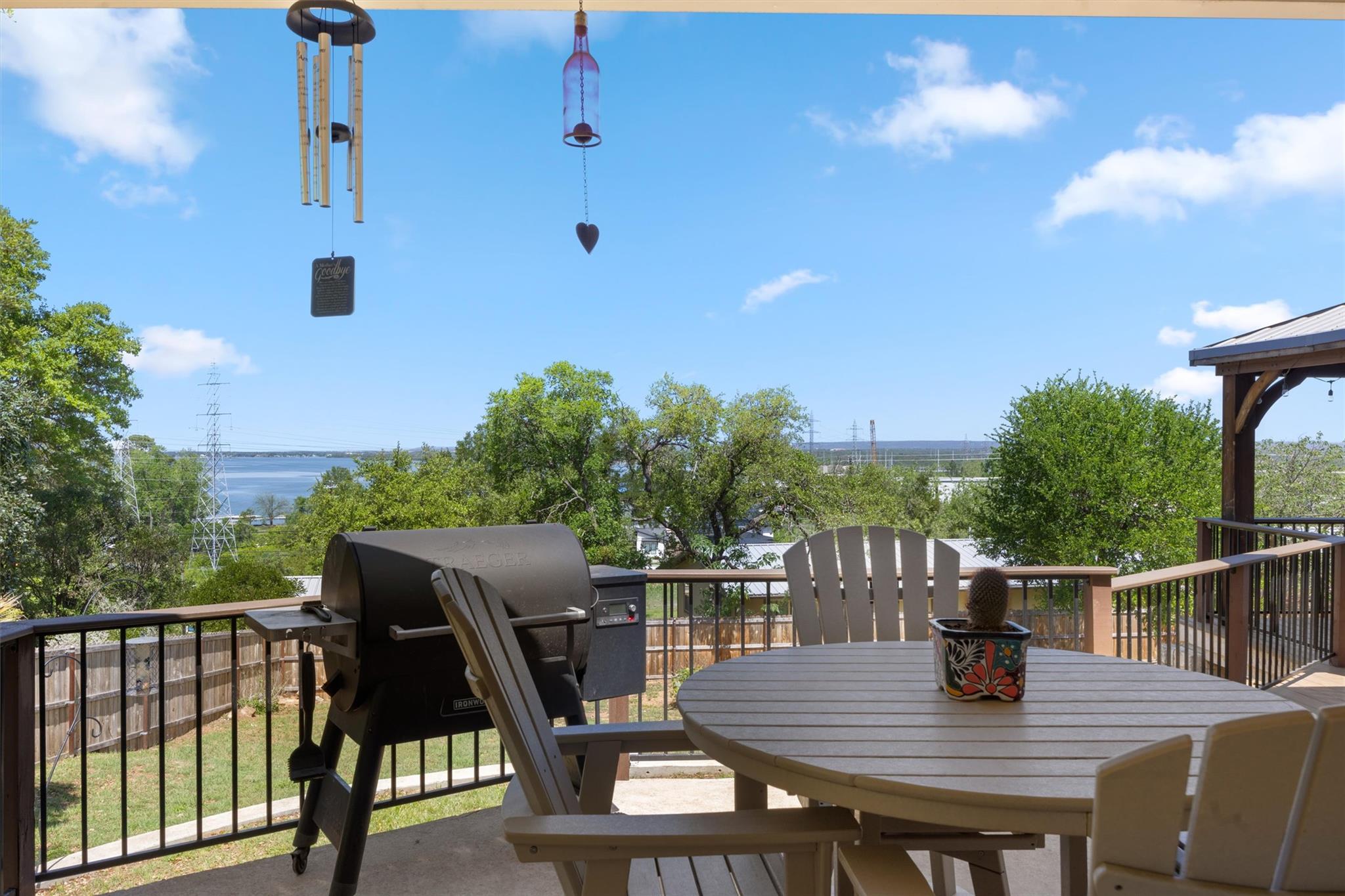 104 Kings Way Dr, Cottonwood Shores, TX 78657