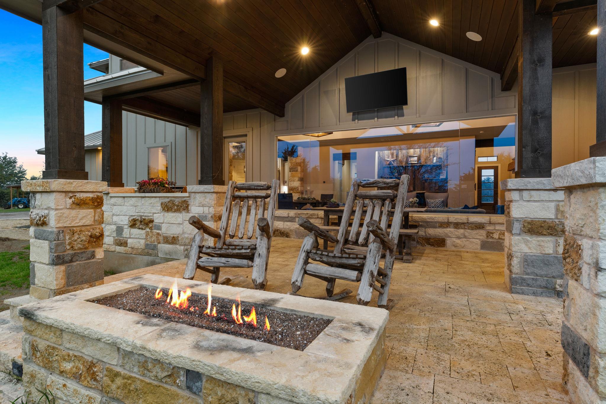 3830 Outback Trl, Spicewood, TX 78669