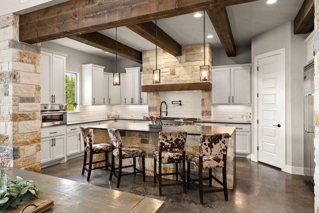 3830 Outback Trl, Spicewood, TX 78669