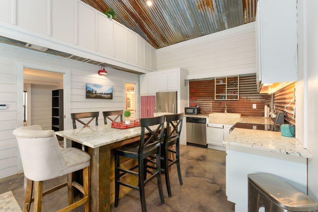 3830 Outback Trl, Spicewood, TX 78669