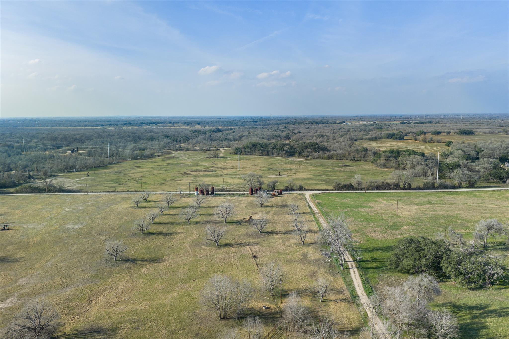 1144 Treetop Ln, Luling, TX 78648