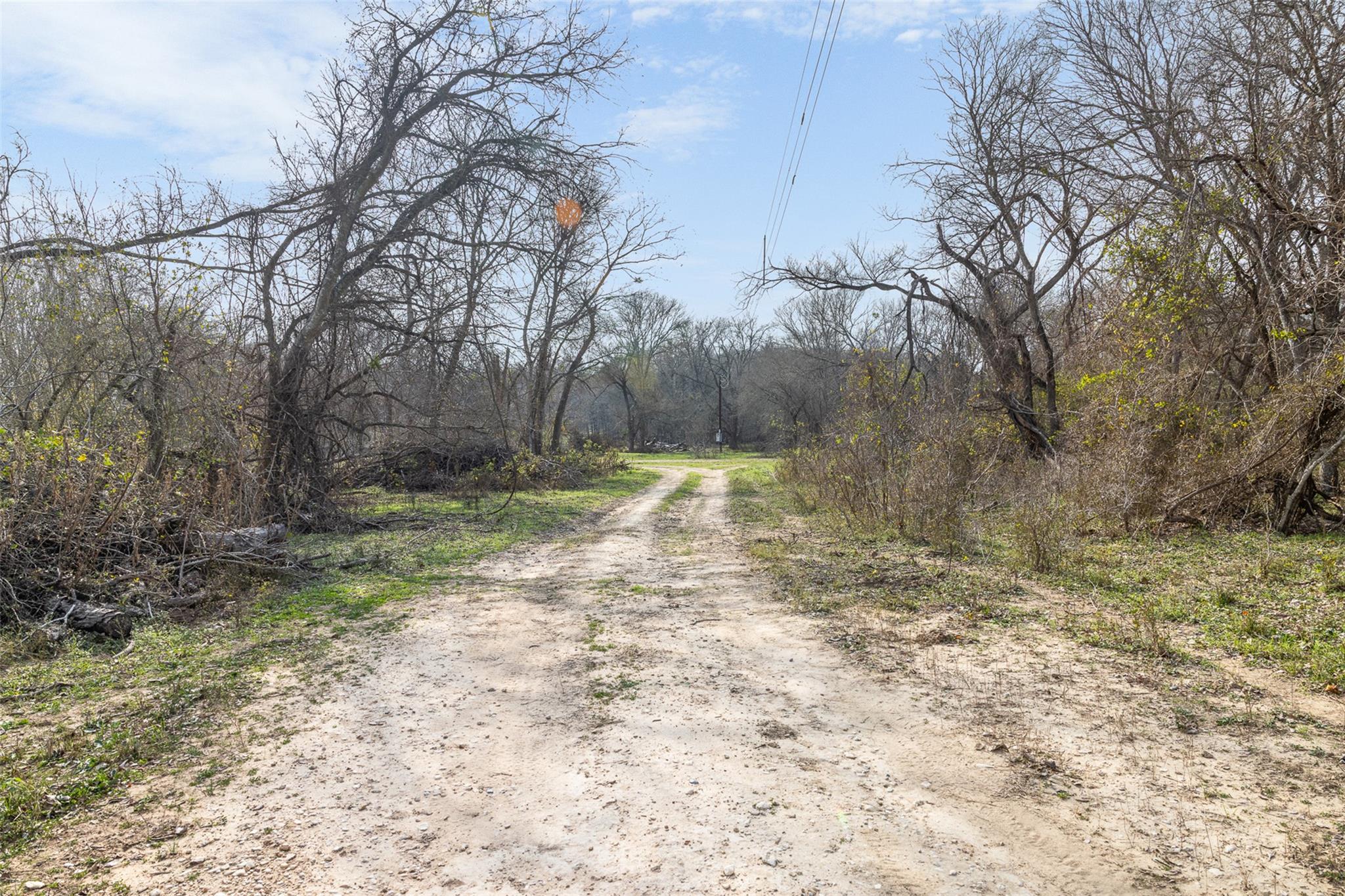 1144 Treetop Ln, Luling, TX 78648