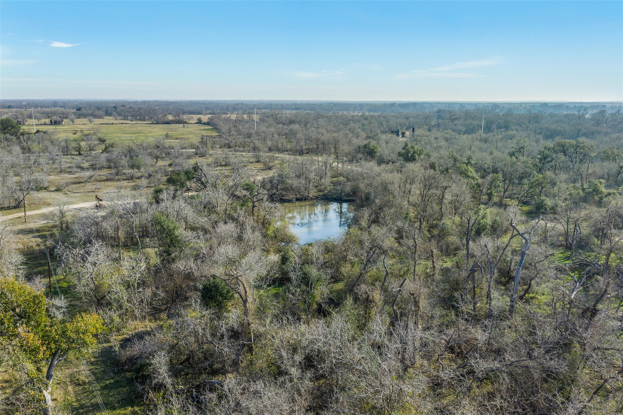 1144 Treetop Ln, Luling, TX 78648