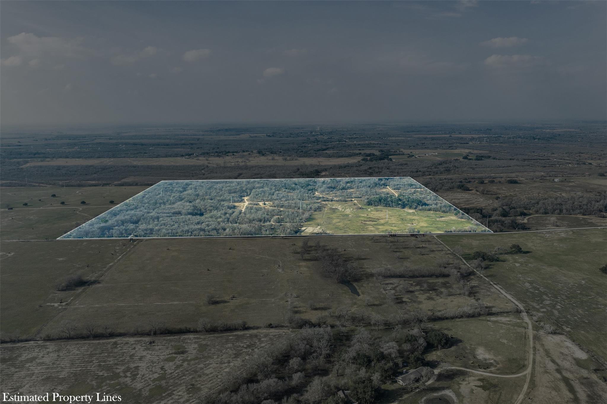 1144 Treetop Ln, Luling, TX 78648