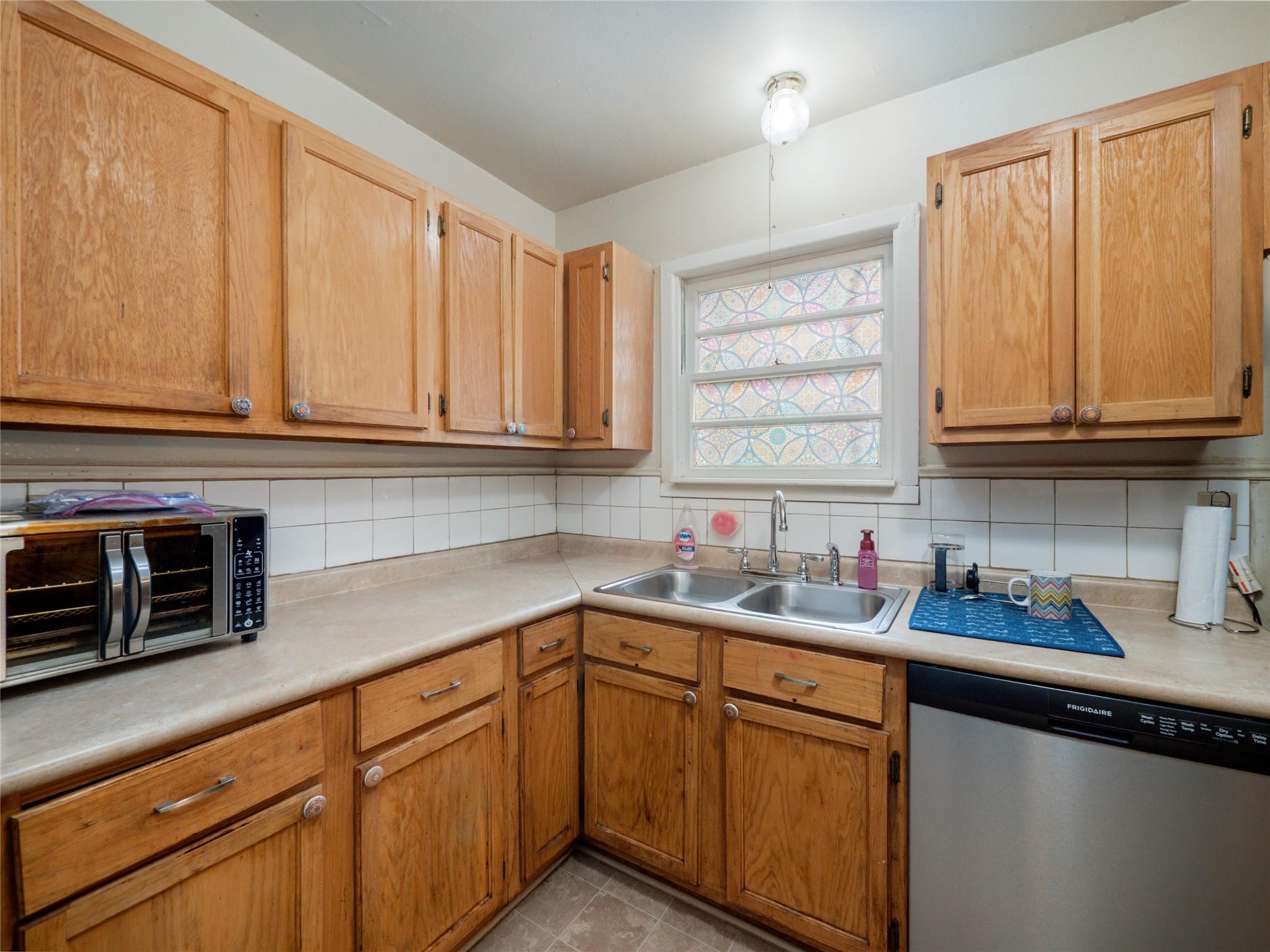 1910 S 13th St, Temple, TX 76504