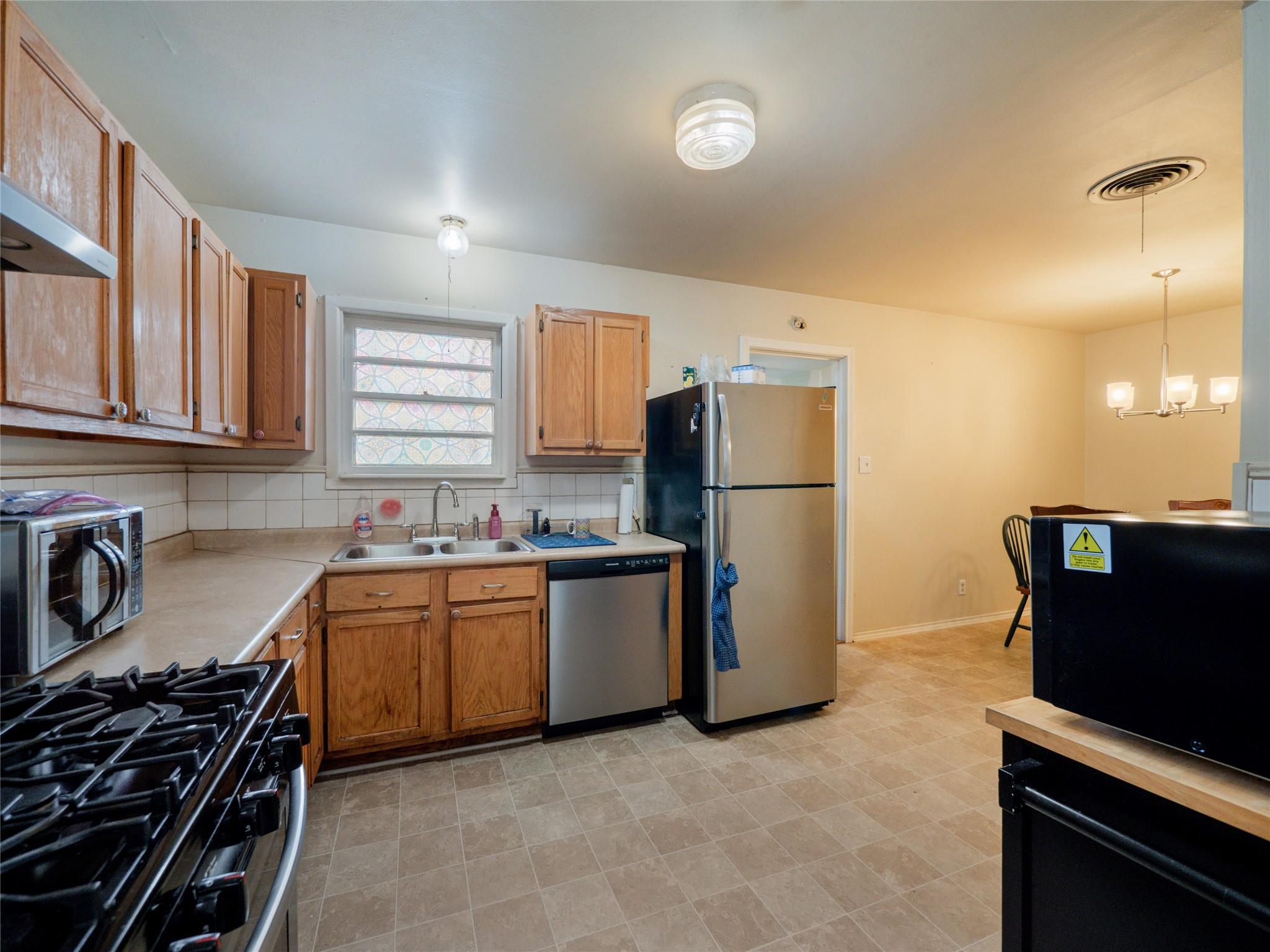 1910 S 13th St, Temple, TX 76504