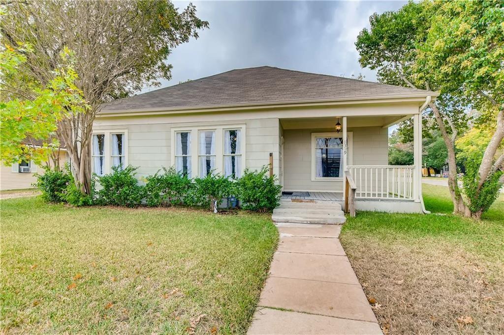 1319 Davis St, Taylor, TX 76574