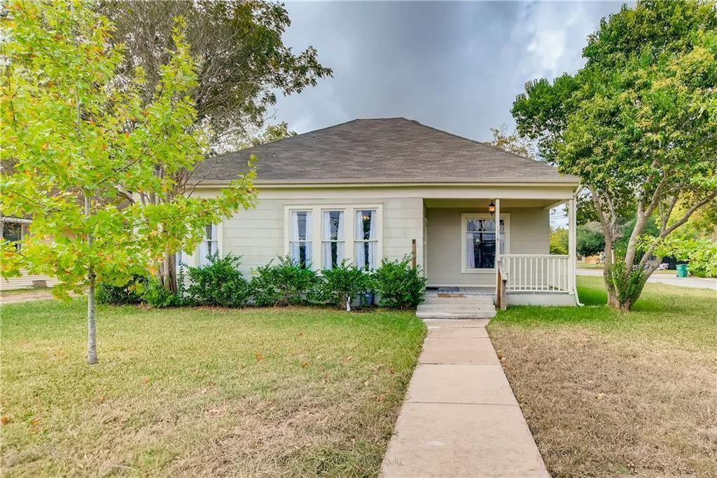 1319 Davis St, Taylor, TX 76574