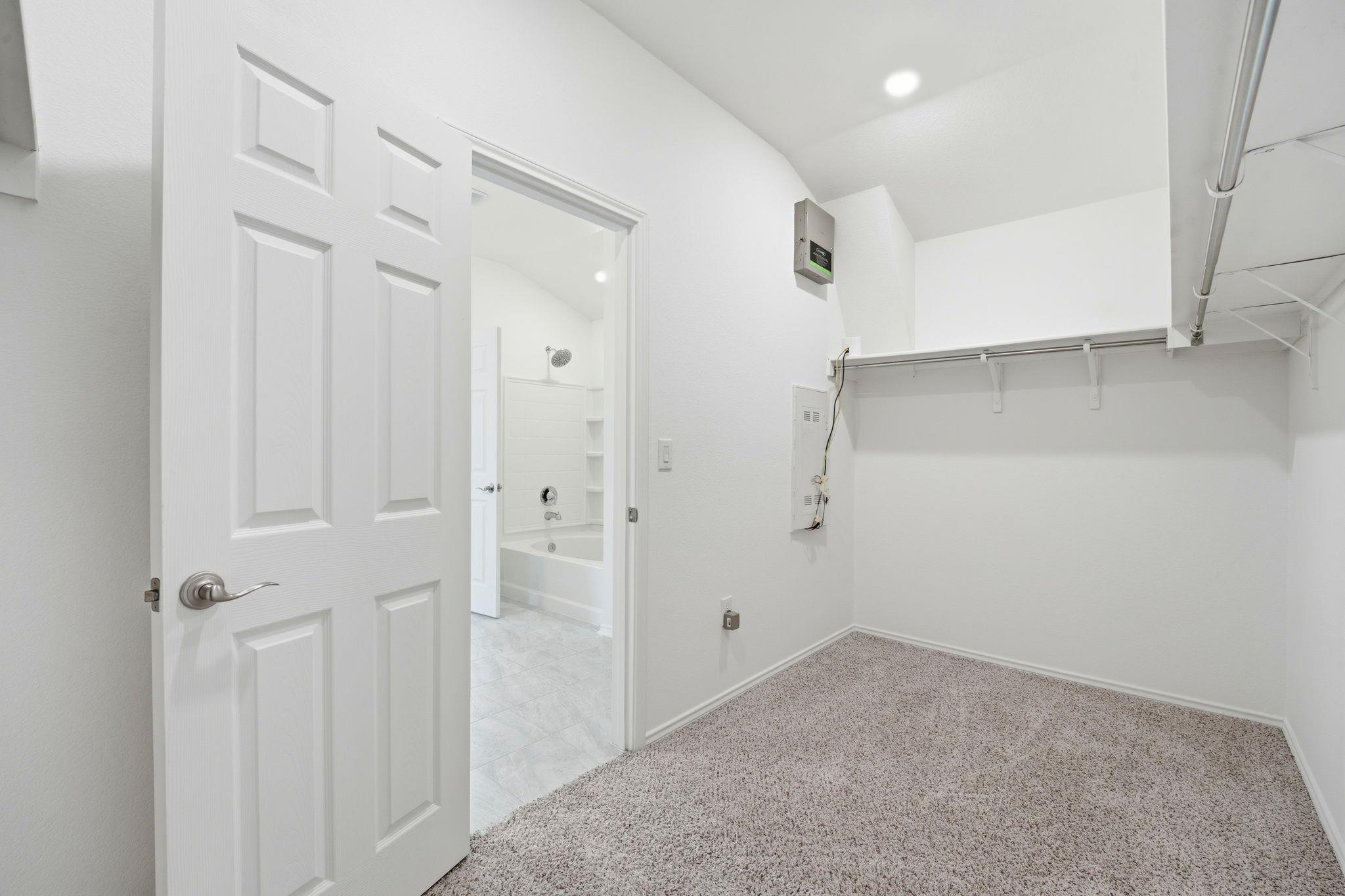 525 Ayinger Ln, Austin, TX 78728