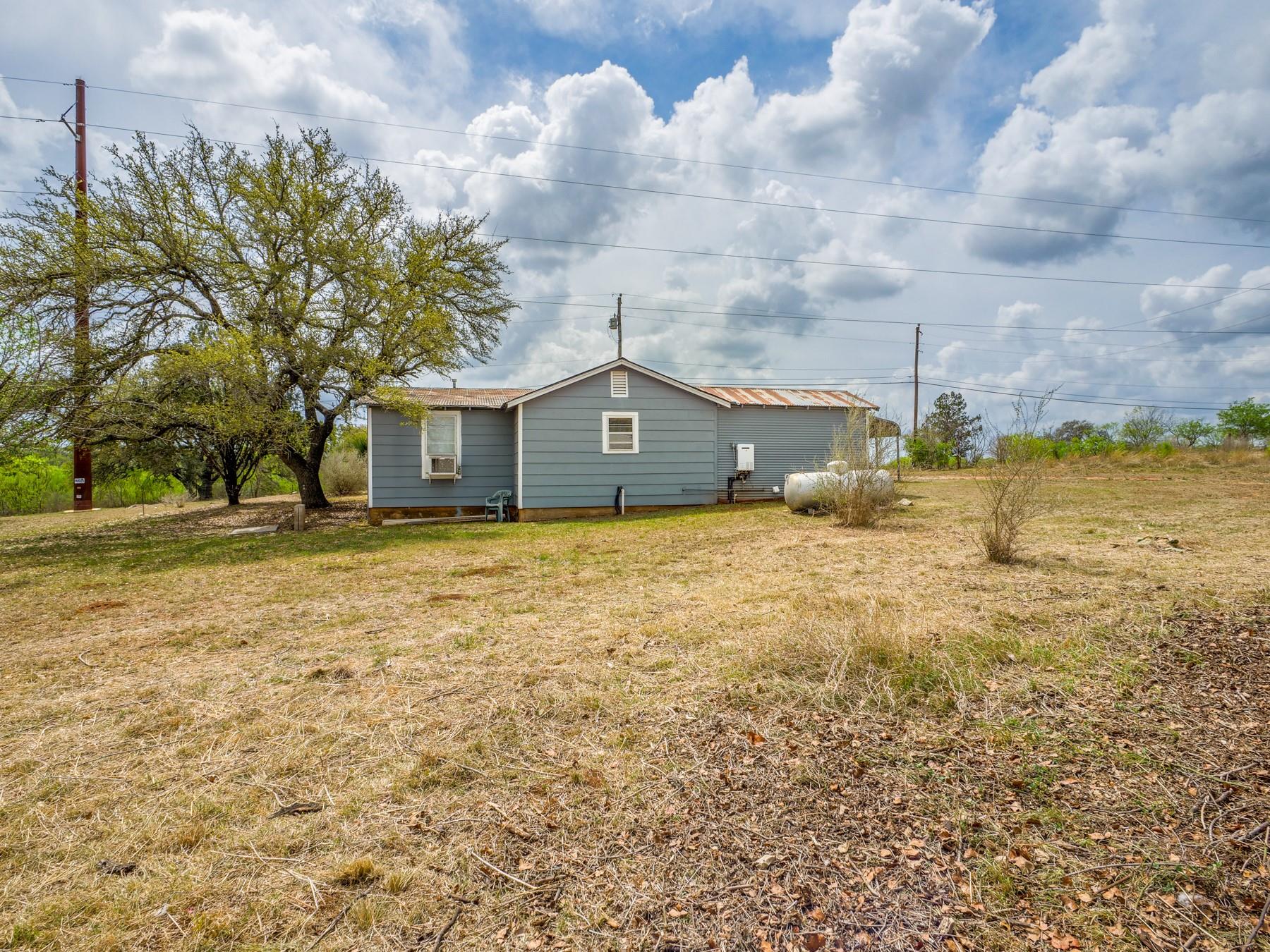 509 E Austin St, Llano, TX 78643