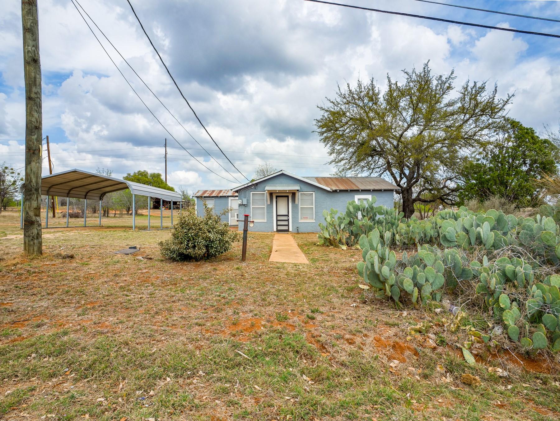 509 E Austin St, Llano, TX 78643