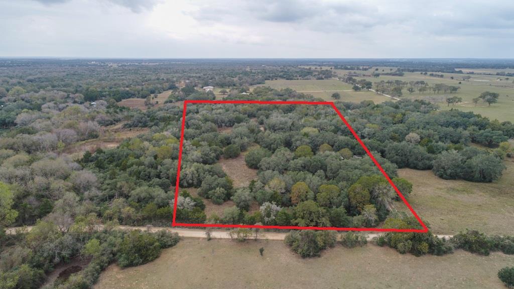 4623 County Road 444, Waelder, TX 78959