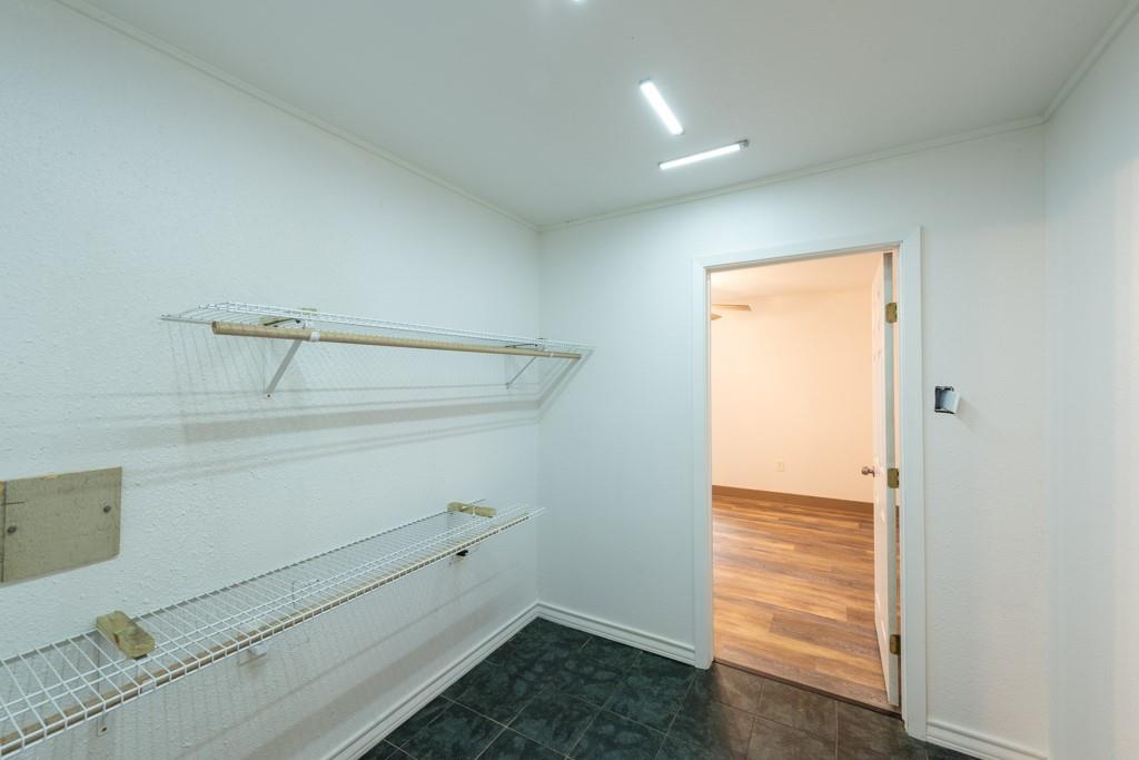 4623 County Road 444, Waelder, TX 78959