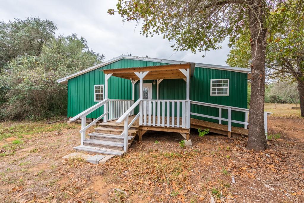 4623 County Road 444, Waelder, TX 78959