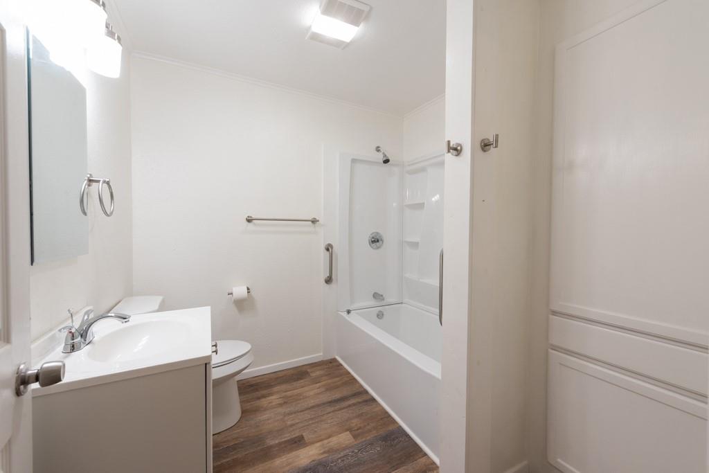 4623 County Road 444, Waelder, TX 78959