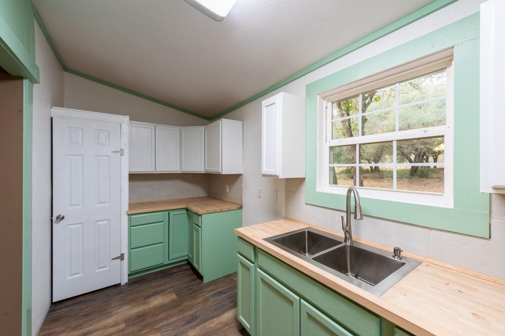 4623 County Road 444, Waelder, TX 78959