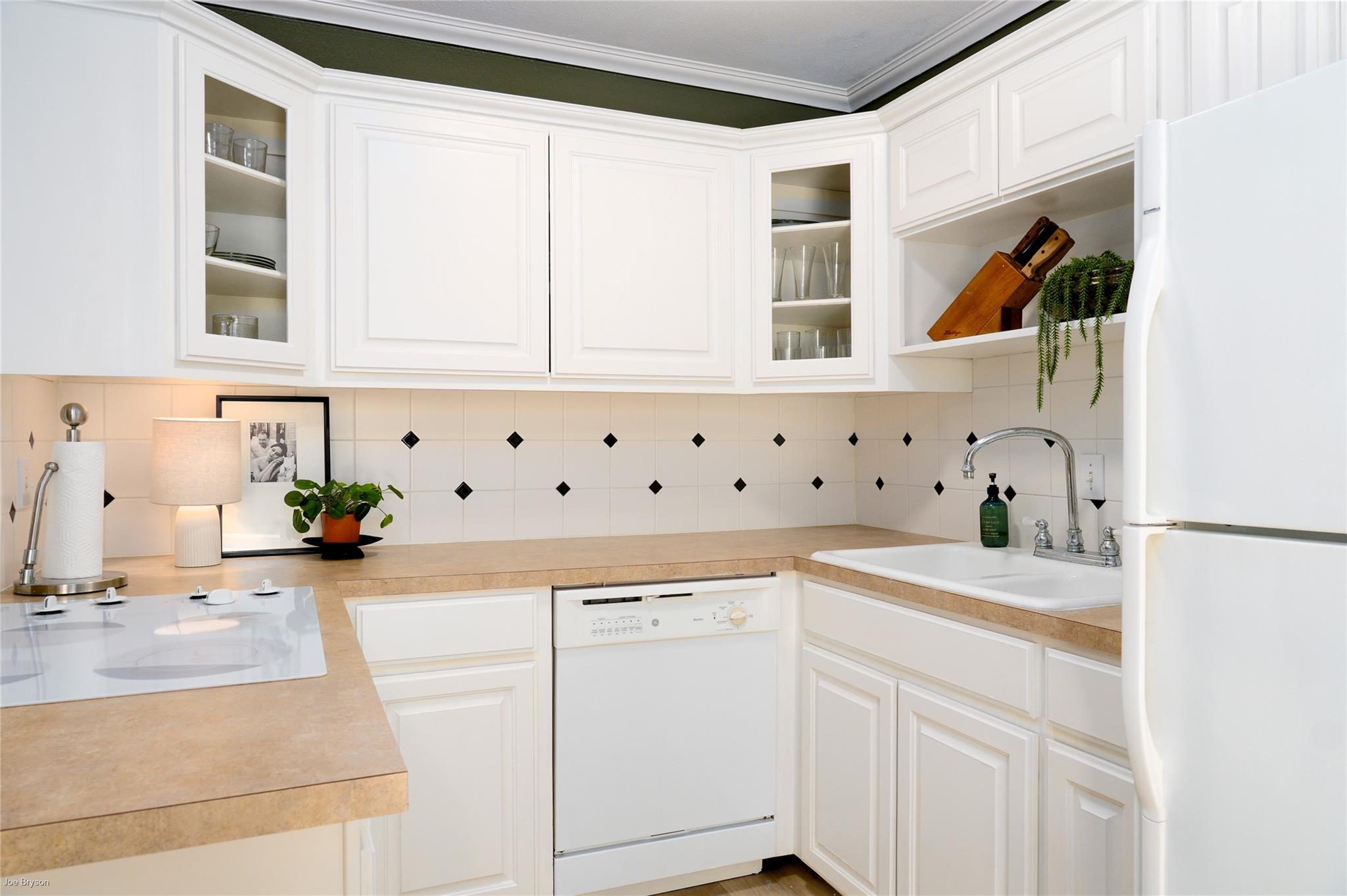 5326 Balcones Dr # D, Austin, TX 78731