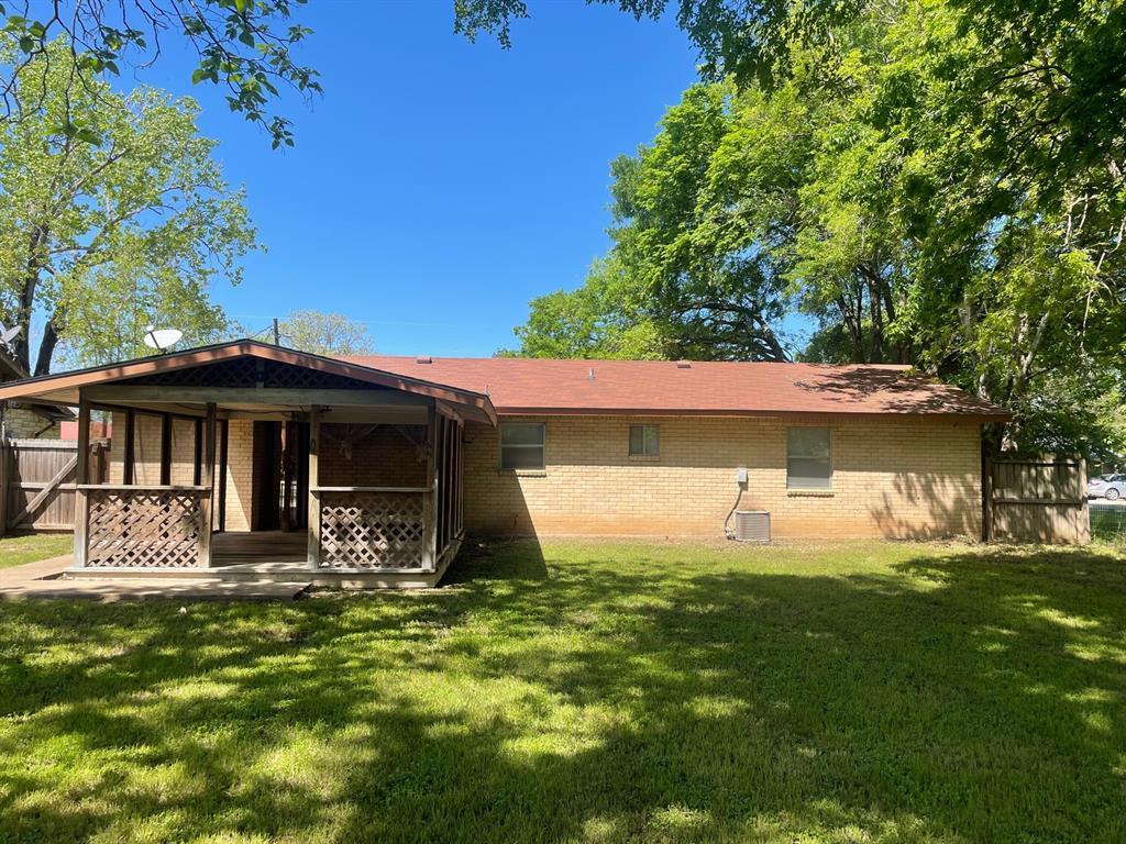 413 Magnolia St, Bastrop, TX 78602