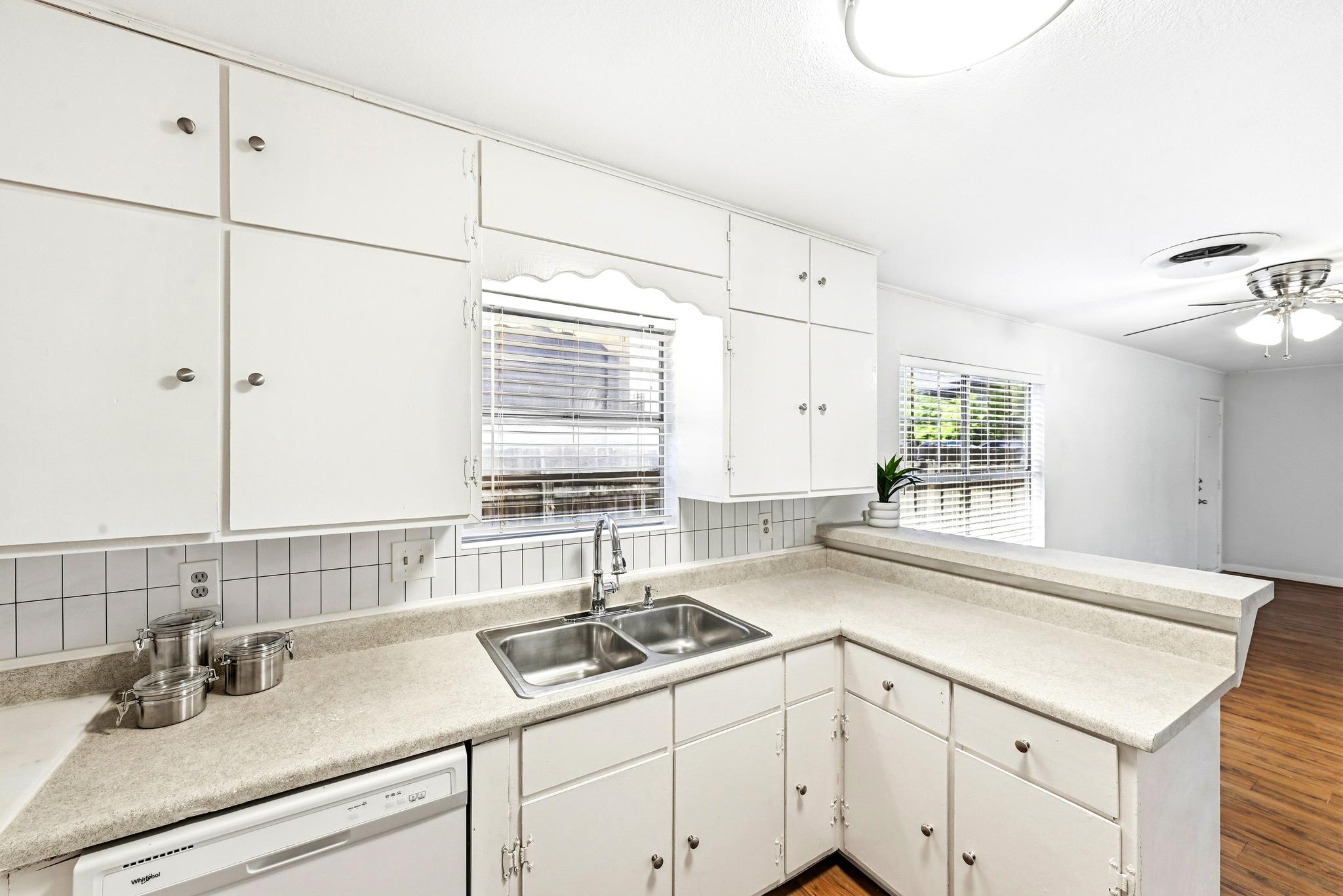 8204 EXMOOR Dr, Austin, TX 78757