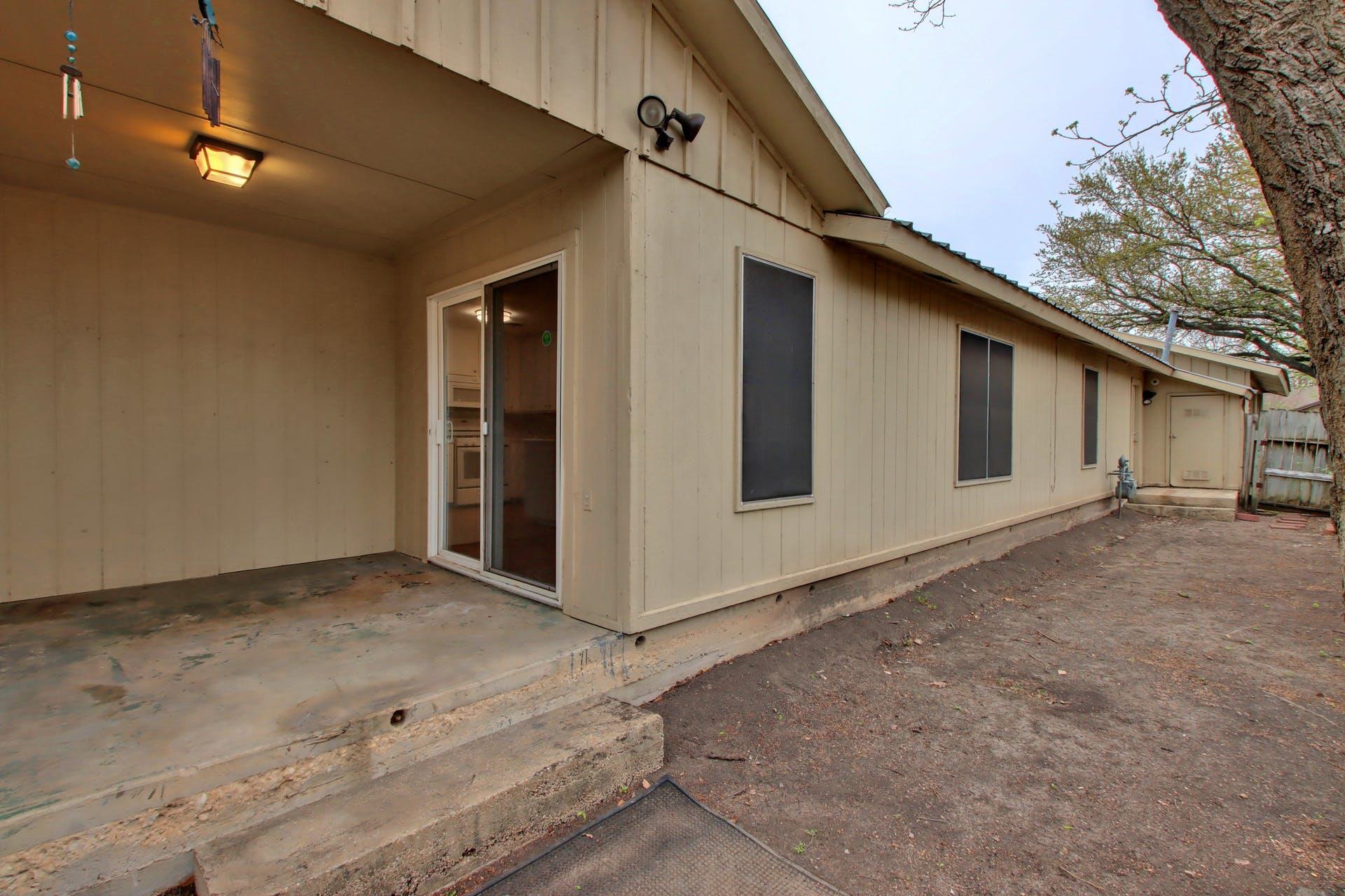 8204 EXMOOR Dr, Austin, TX 78757