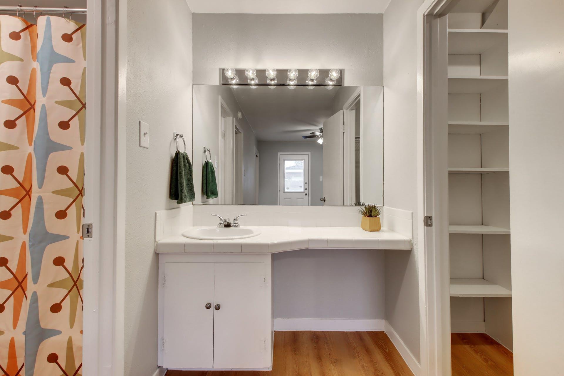 8204 EXMOOR Dr, Austin, TX 78757
