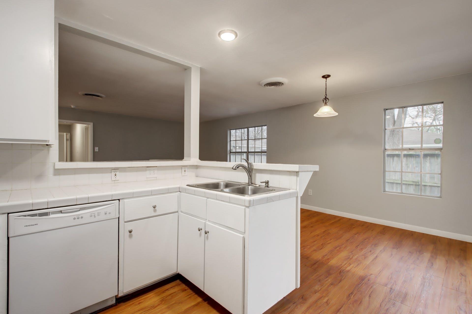 8204 EXMOOR Dr, Austin, TX 78757