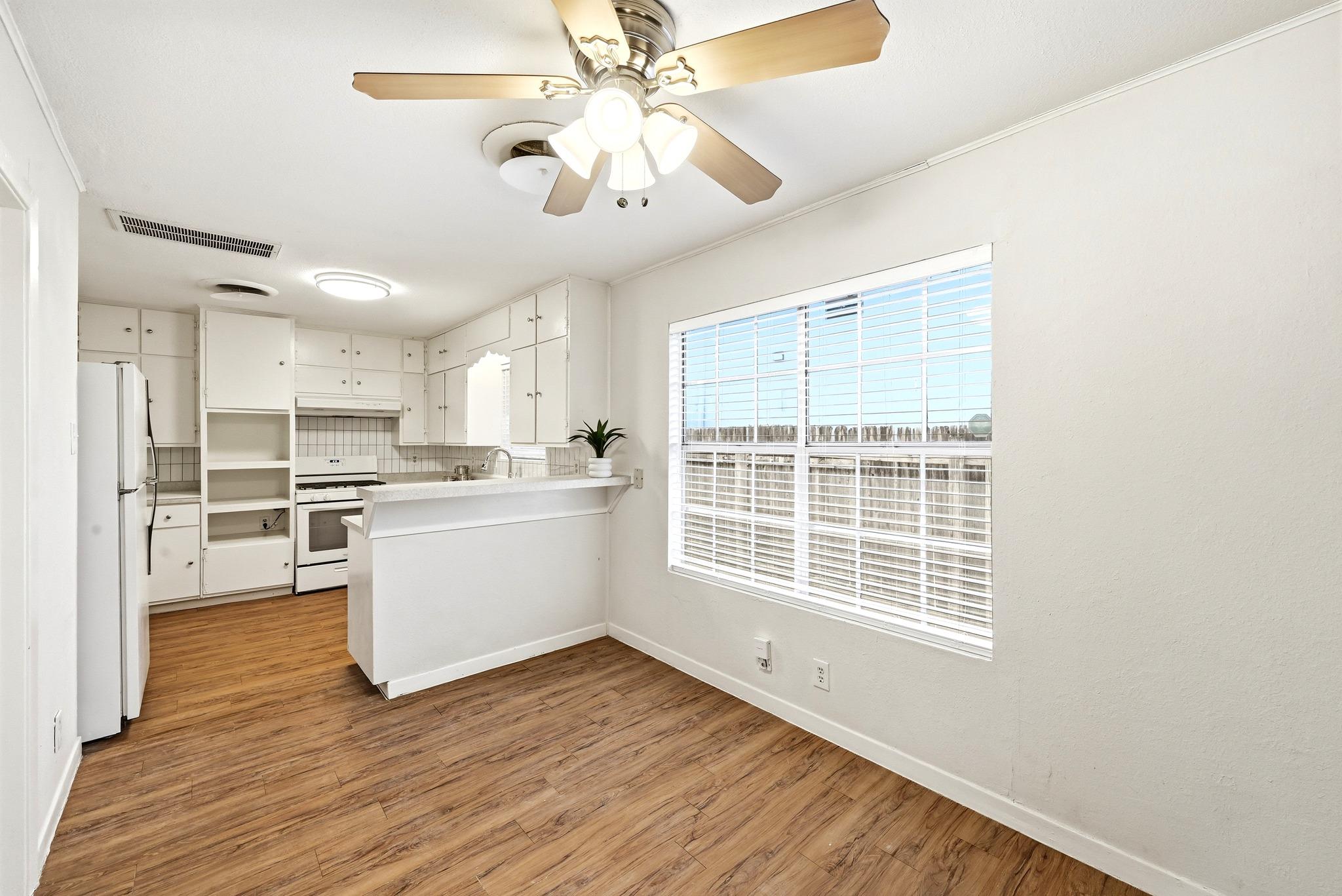 8204 EXMOOR Dr, Austin, TX 78757