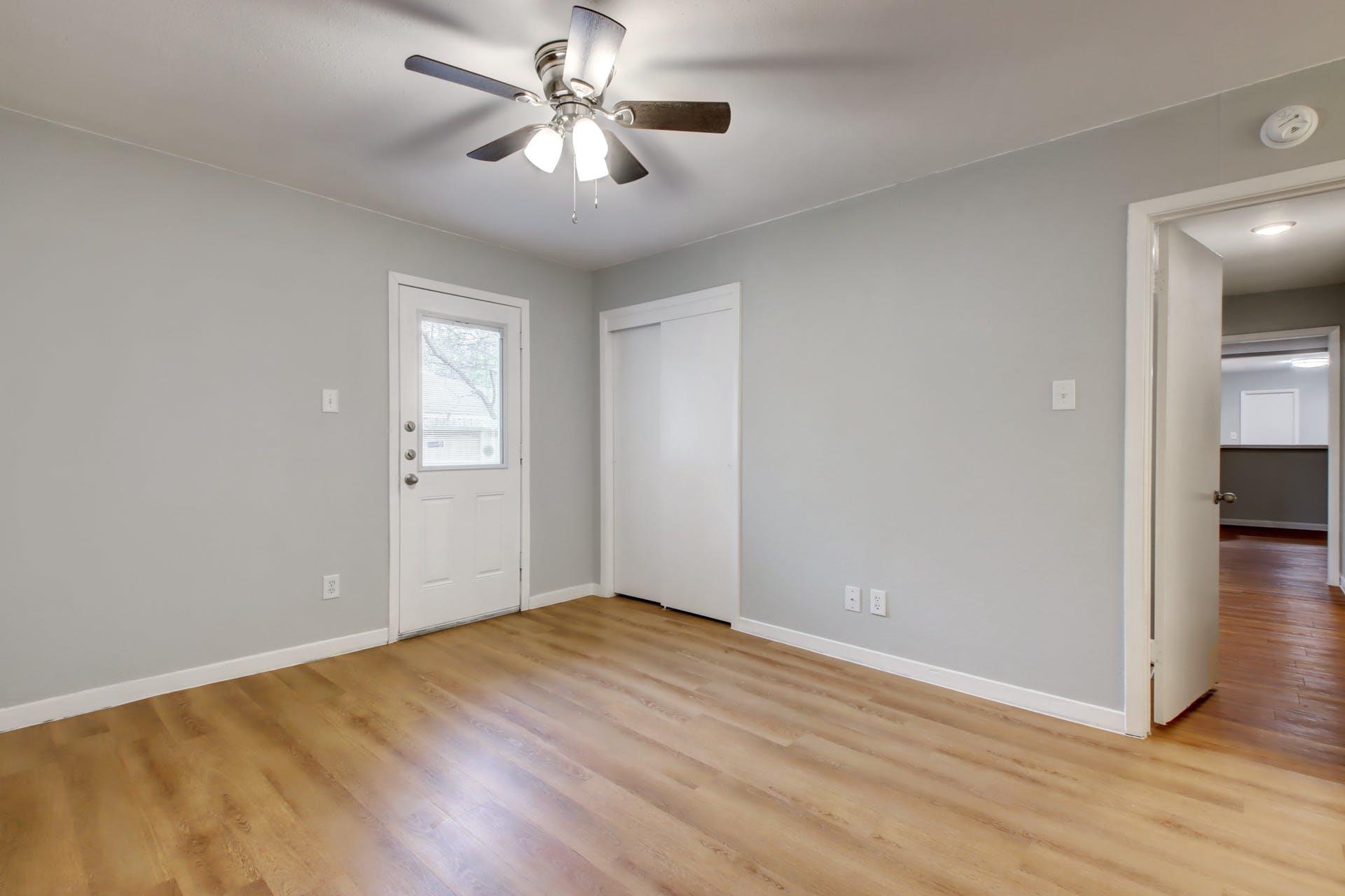 8204 EXMOOR Dr, Austin, TX 78757