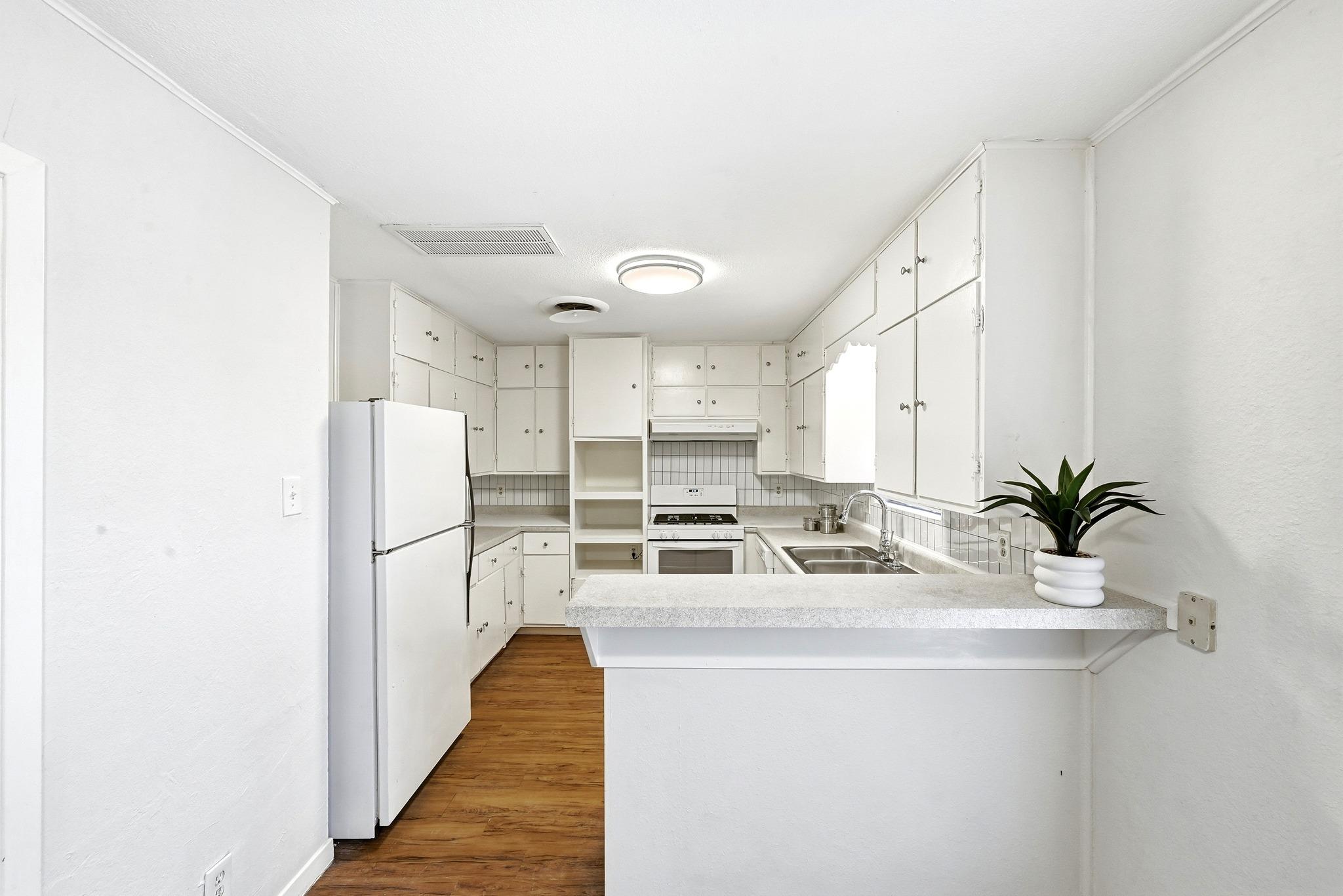 8204 EXMOOR Dr, Austin, TX 78757