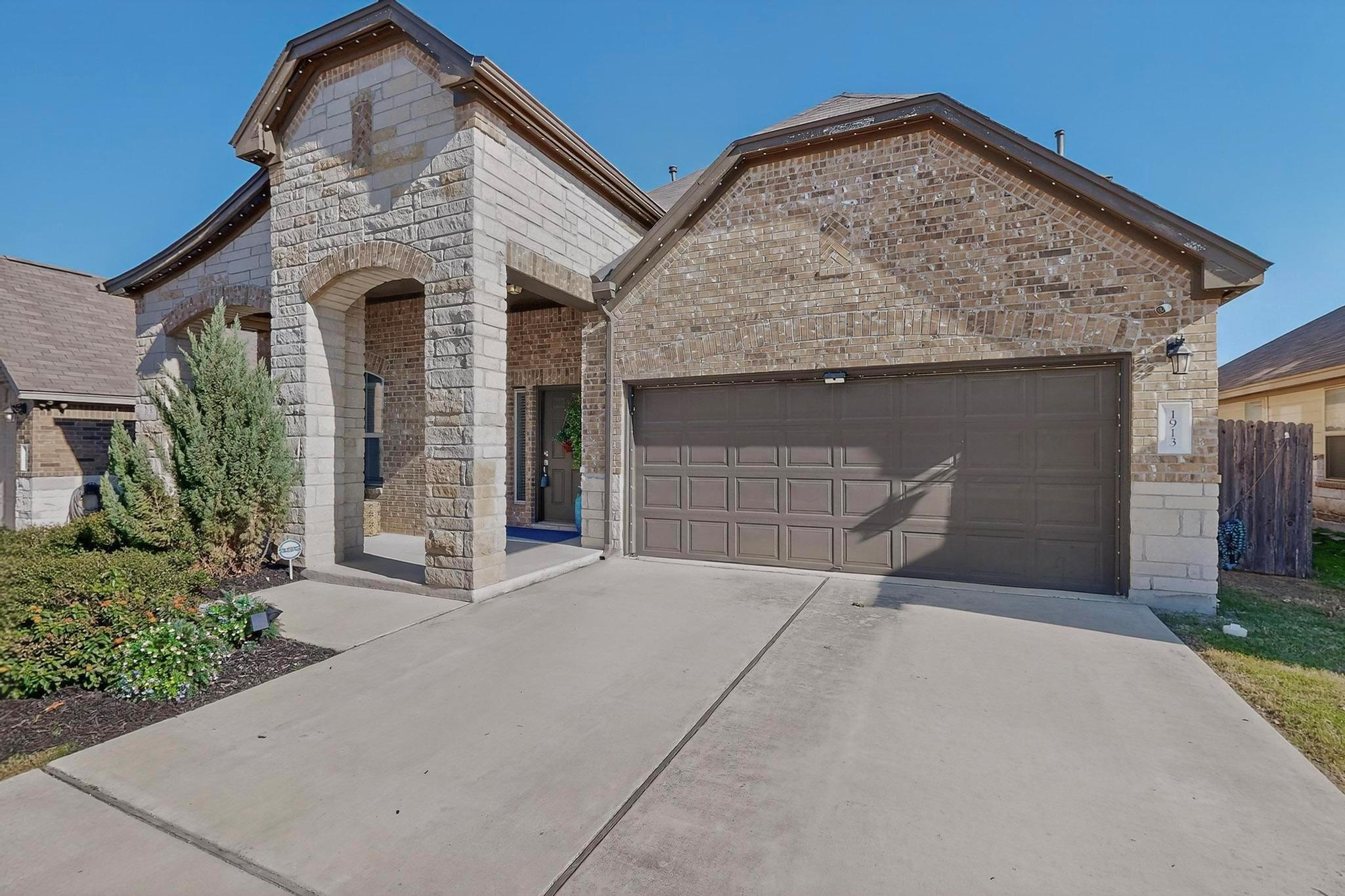 1913 Goldilocks Ln, Austin, TX 78652