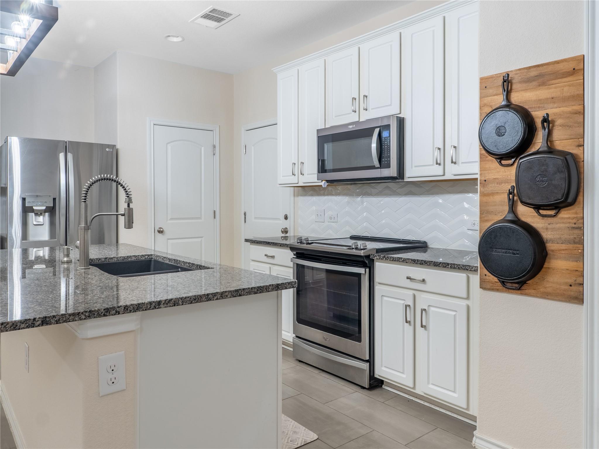 6421 Graymont Dr, Austin, TX 78754