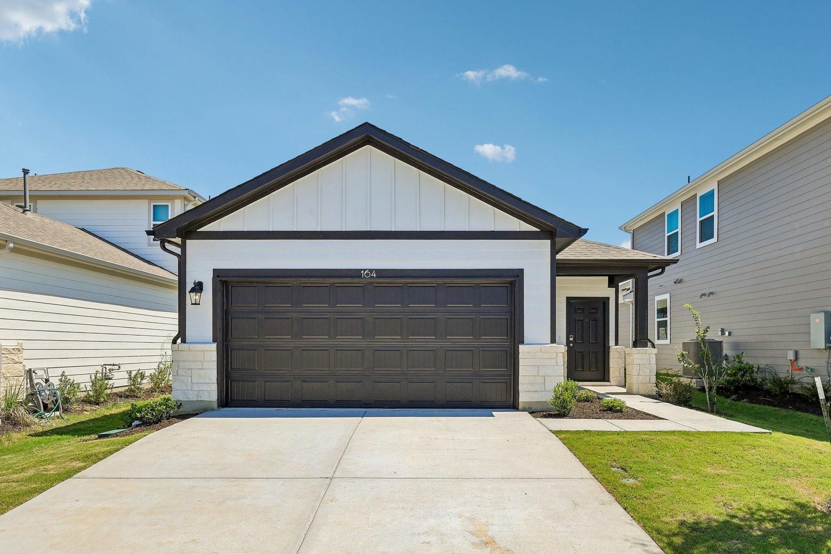 164 Two Bits Ln, Elgin, TX 78621