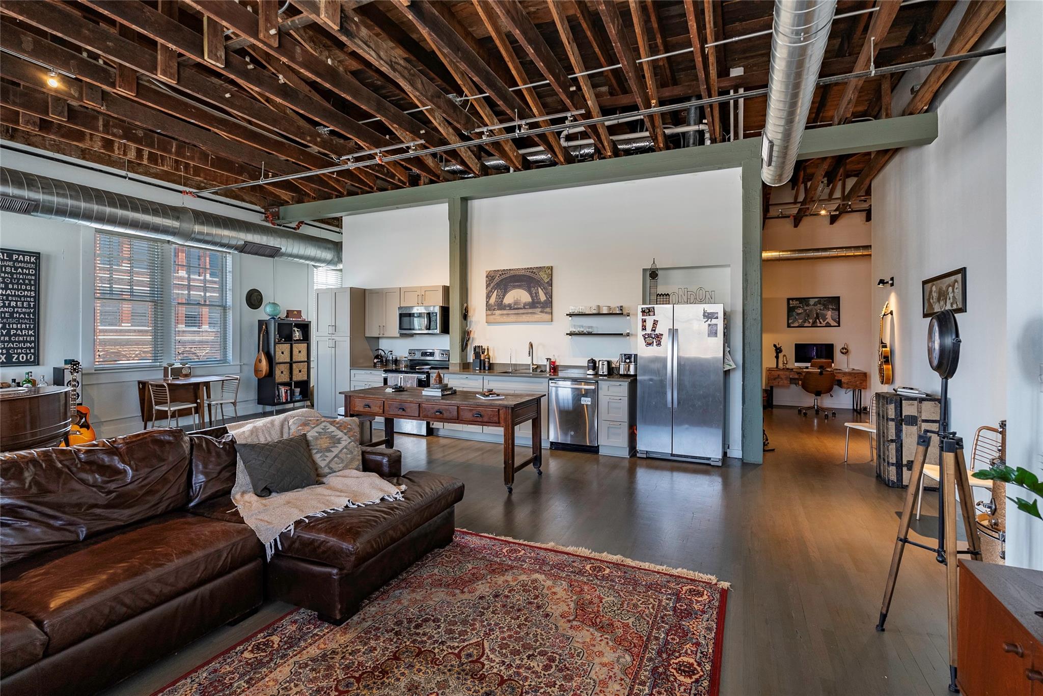 102 E Second St # 201, Taylor, TX 76574