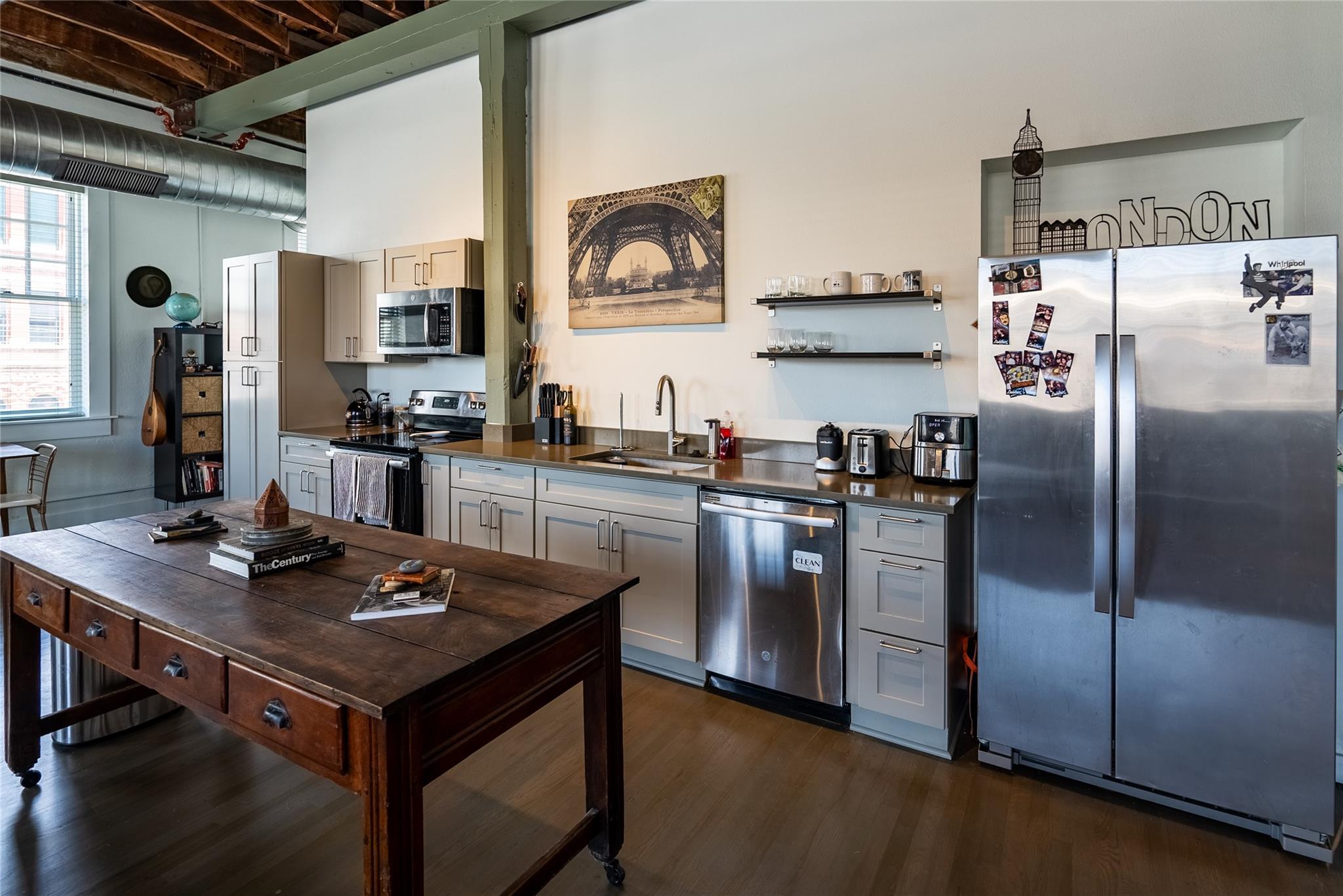 102 E Second St # 201, Taylor, TX 76574