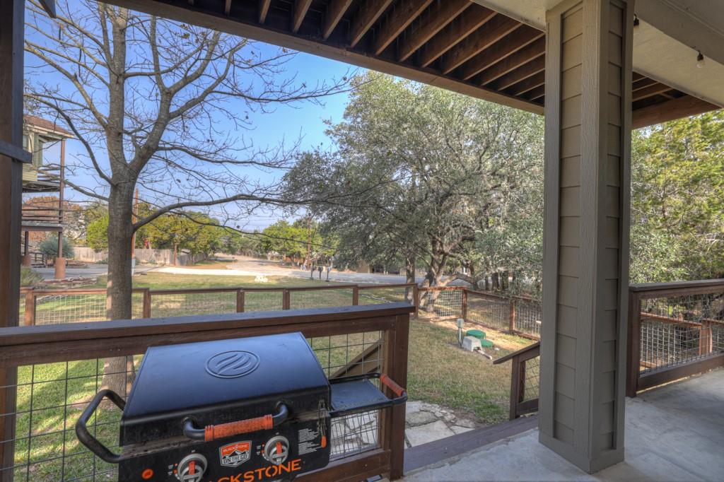 1156 Riviera Dr, Canyon Lake, TX 78133