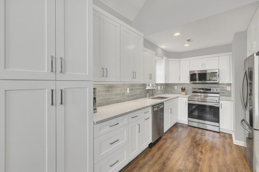 1156 Riviera Dr, Canyon Lake, TX 78133