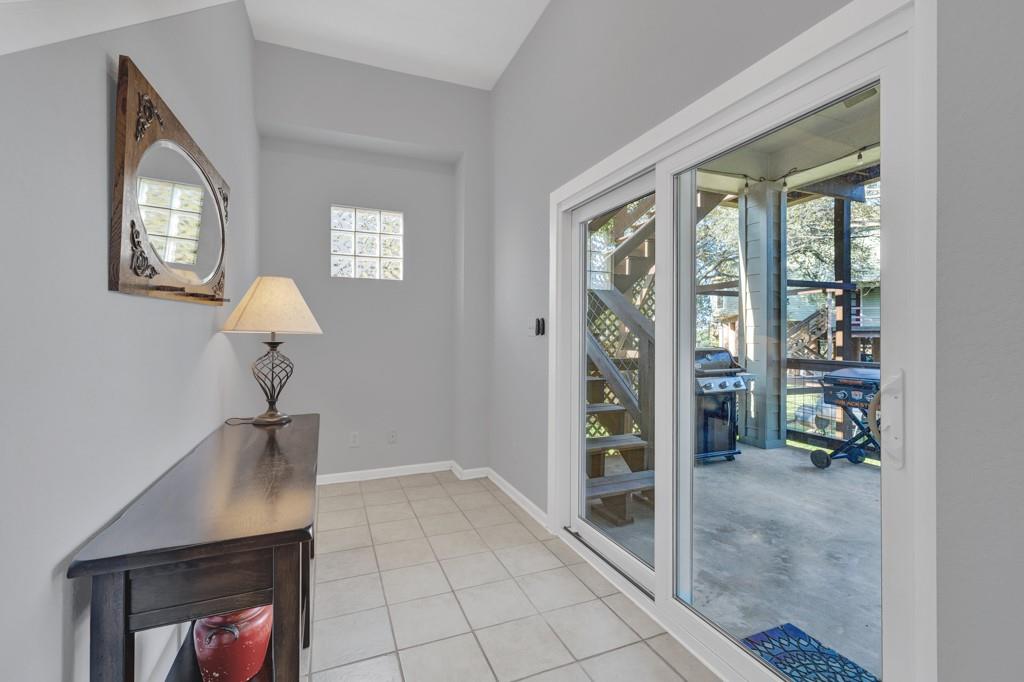 1156 Riviera Dr, Canyon Lake, TX 78133