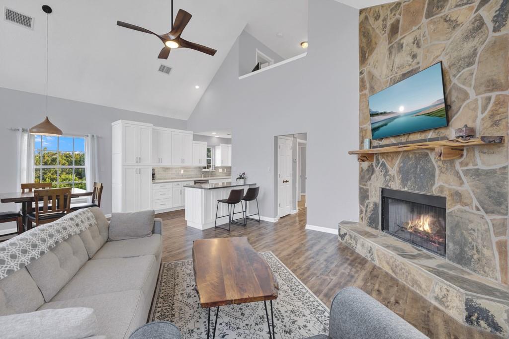 1156 Riviera Dr, Canyon Lake, TX 78133