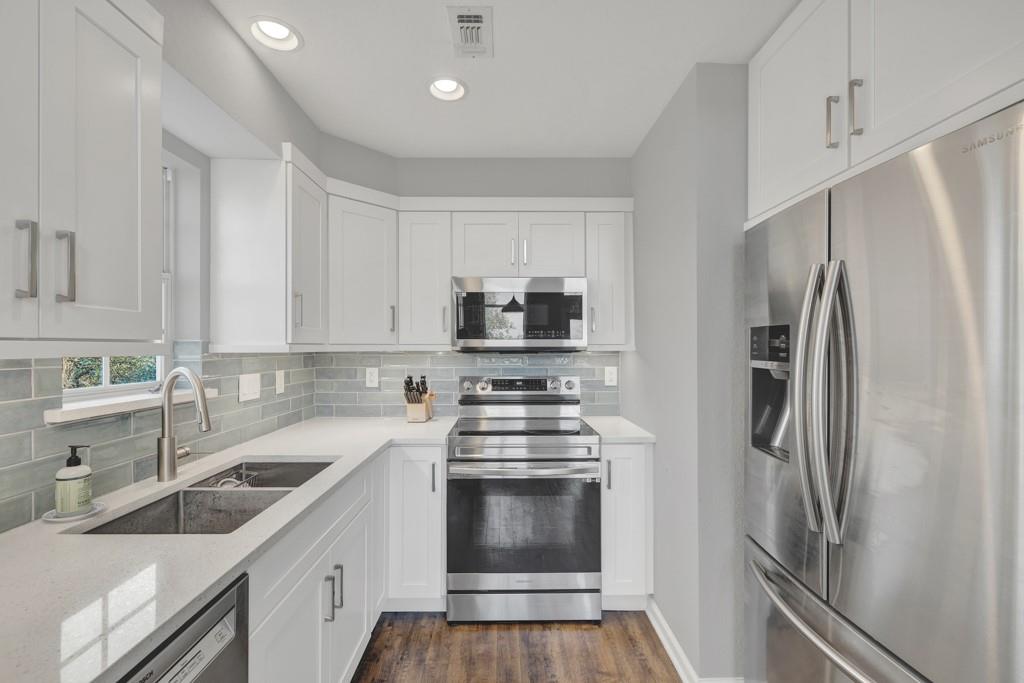 1156 Riviera Dr, Canyon Lake, TX 78133