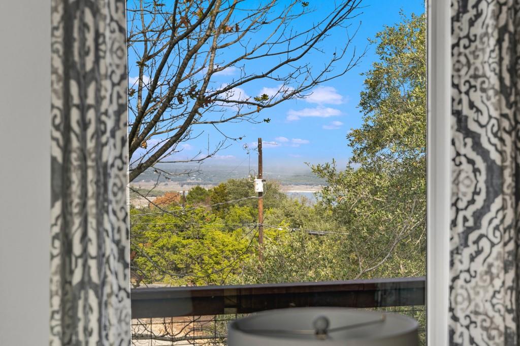 1156 Riviera Dr, Canyon Lake, TX 78133