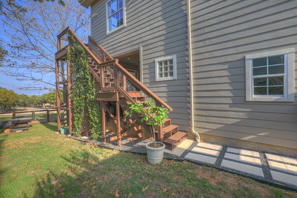 1156 Riviera Dr, Canyon Lake, TX 78133