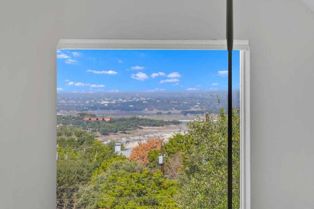 1156 Riviera Dr, Canyon Lake, TX 78133