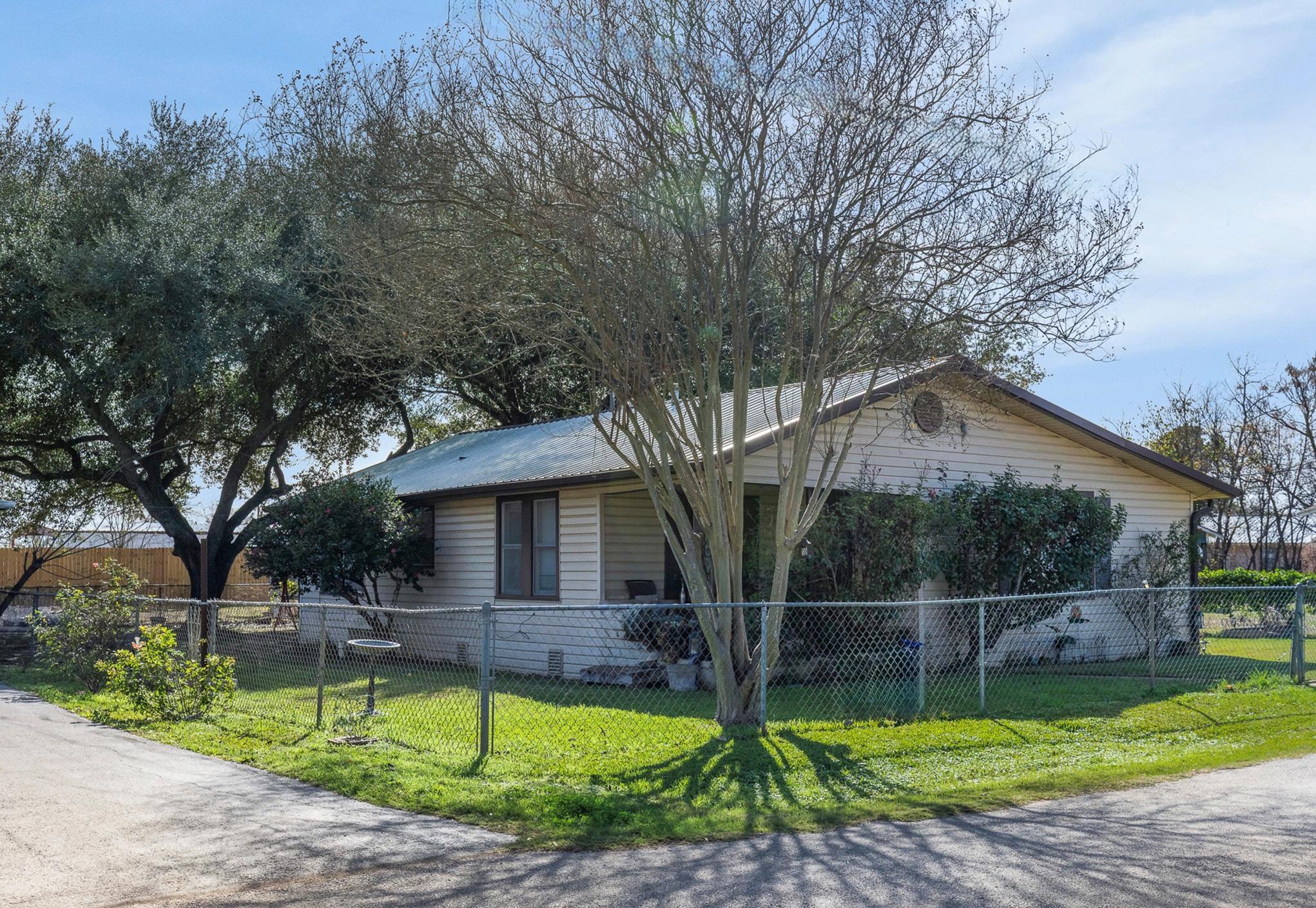 213 Cherry Dr, Lexington, TX 78947