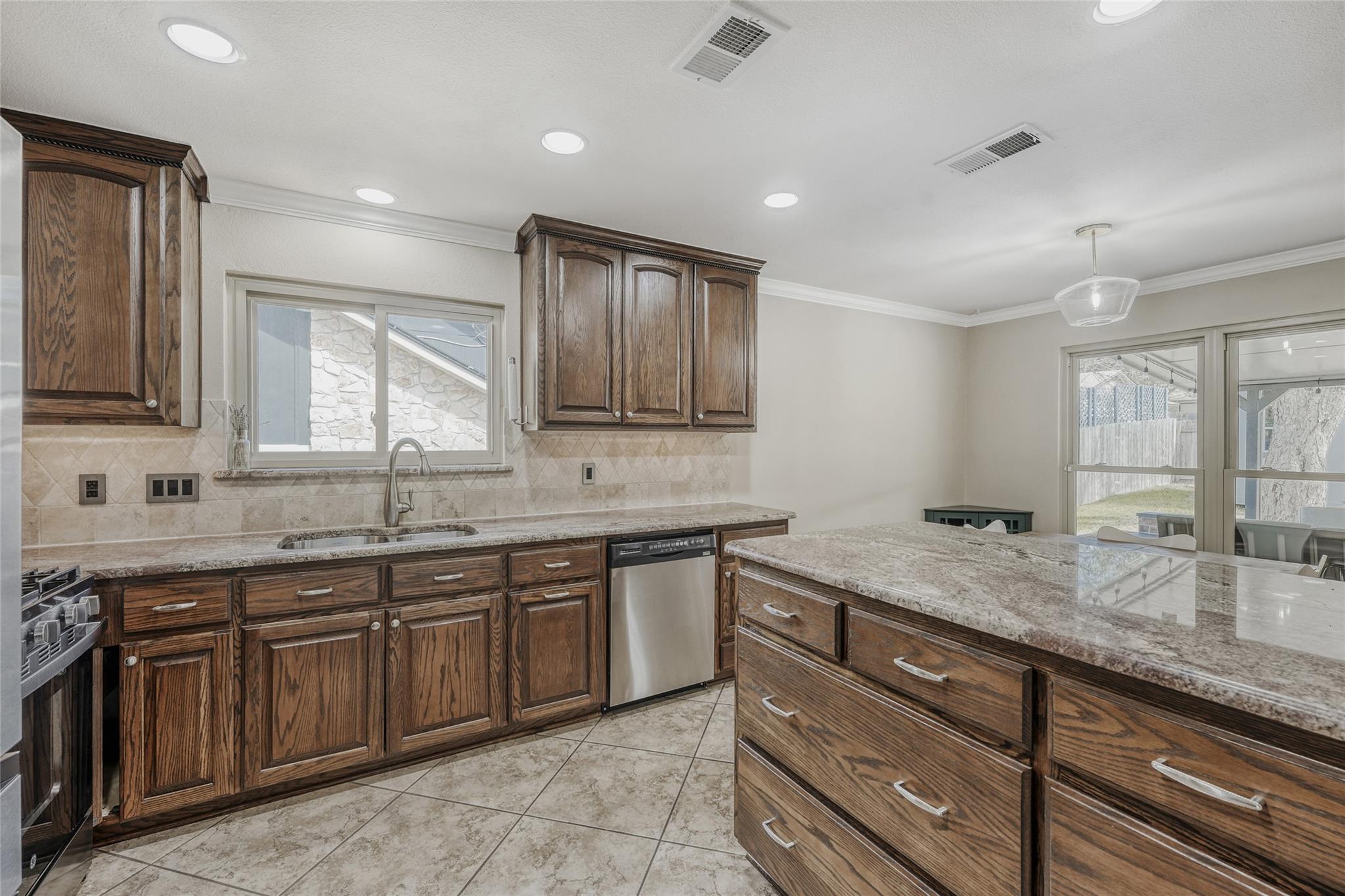 8303 Loralinda Dr, Austin, TX 78753