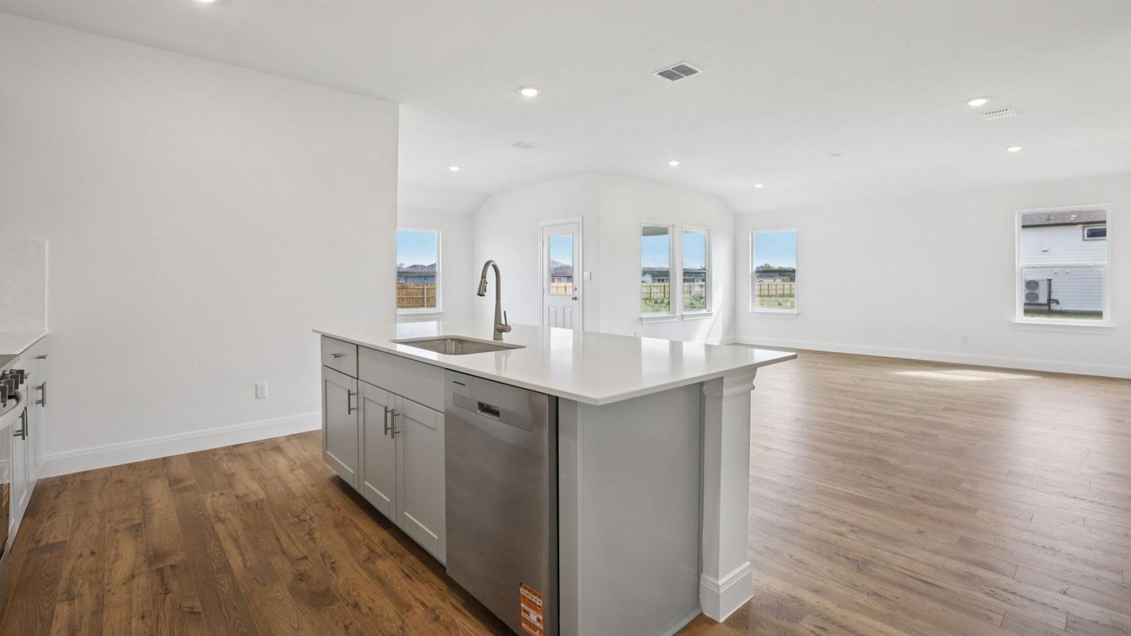 136 Union Pacific Dr, Cedar Creek, TX 78612