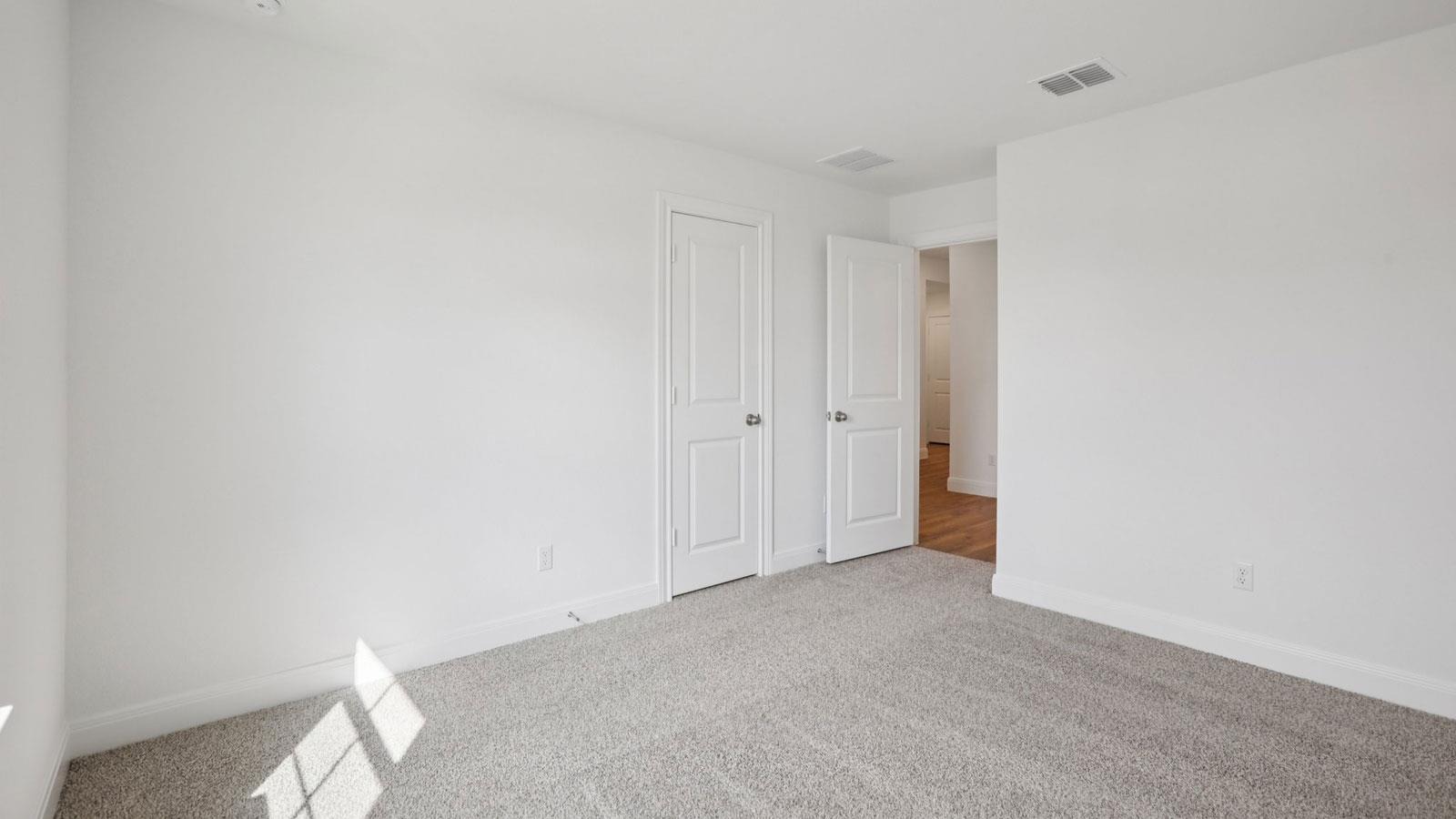 136 Union Pacific Dr, Cedar Creek, TX 78612