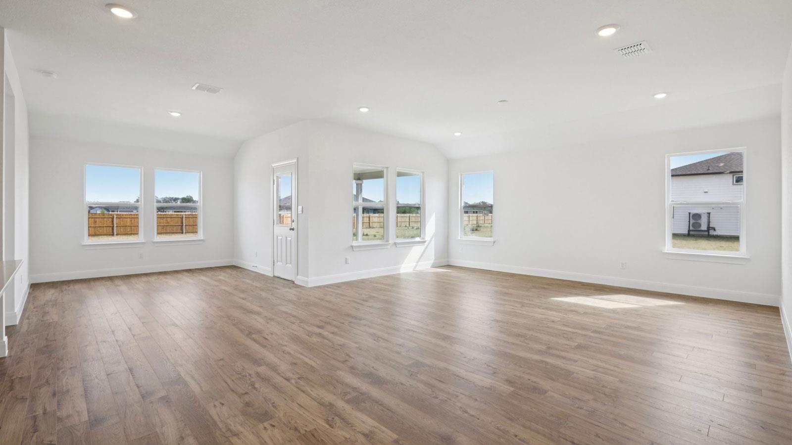 136 Union Pacific Dr, Cedar Creek, TX 78612