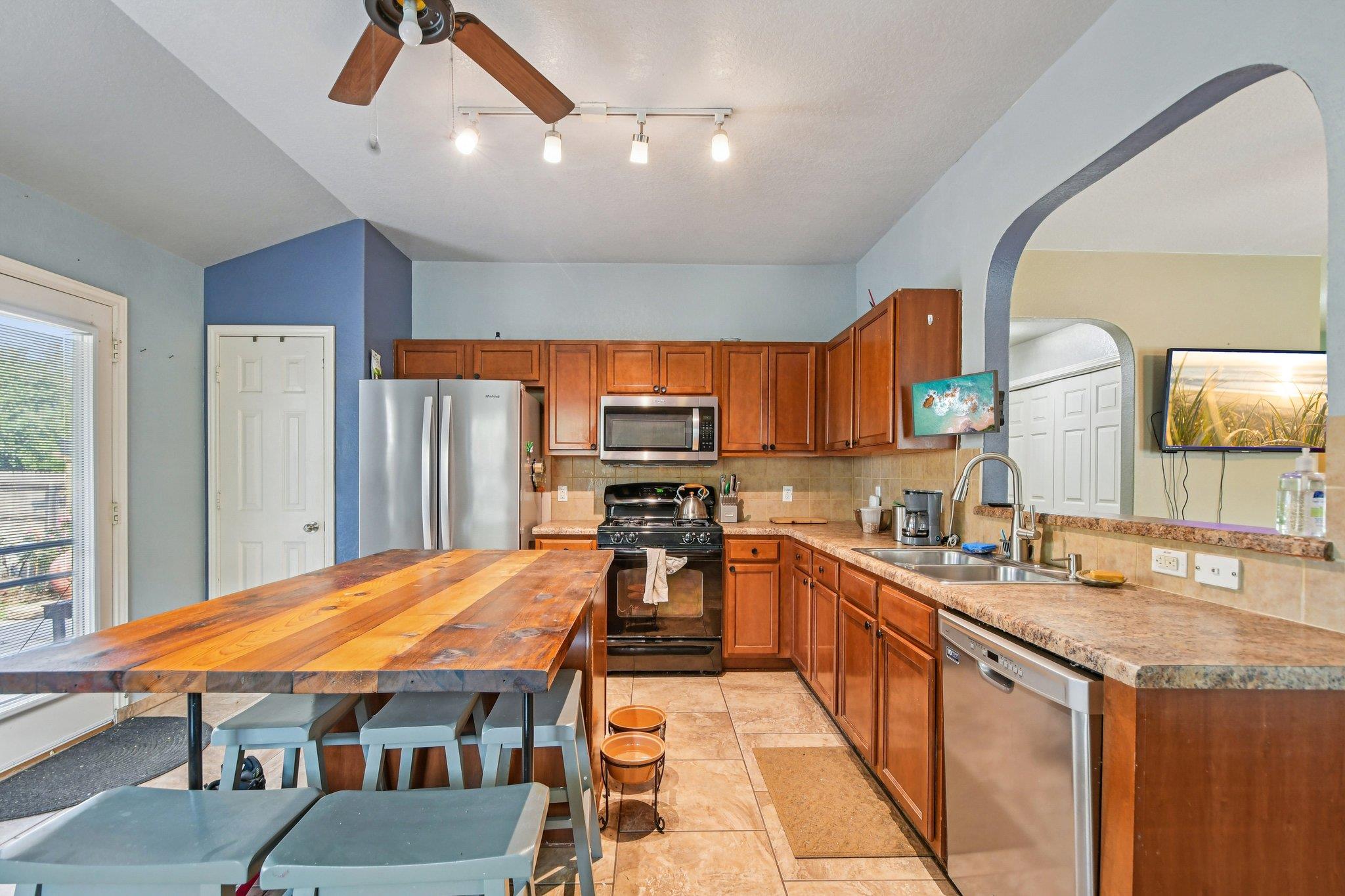 209 Wisteria Way, San Marcos, TX 78666